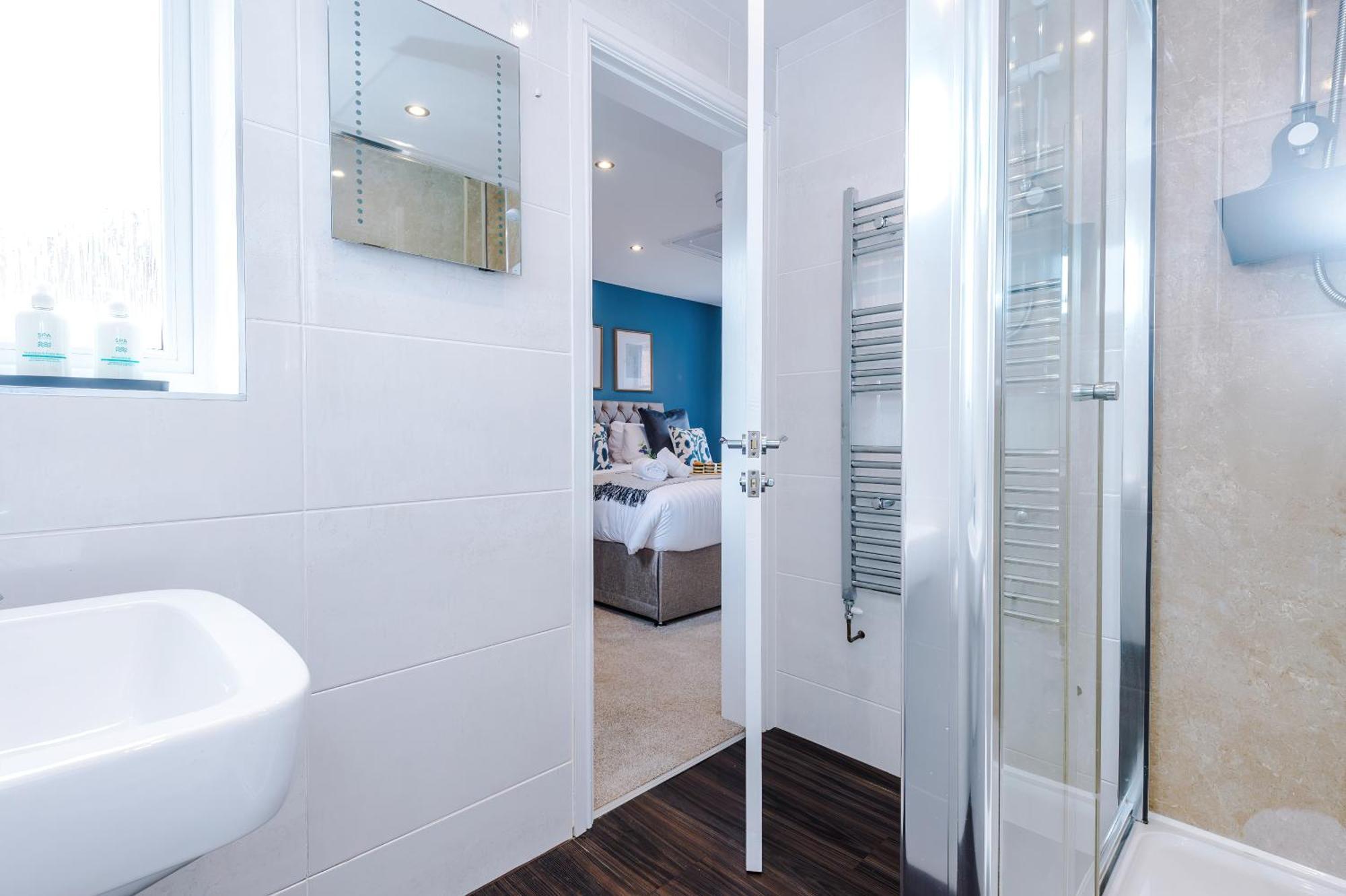 New! Stunning 3-Bed Home In Chester By 53 Degrees Property, Ideal For Groups, Free Parking! Экстерьер фото